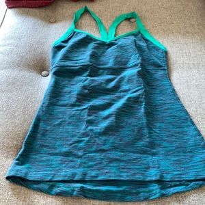 Alo tank with cute back and built in bra size small!